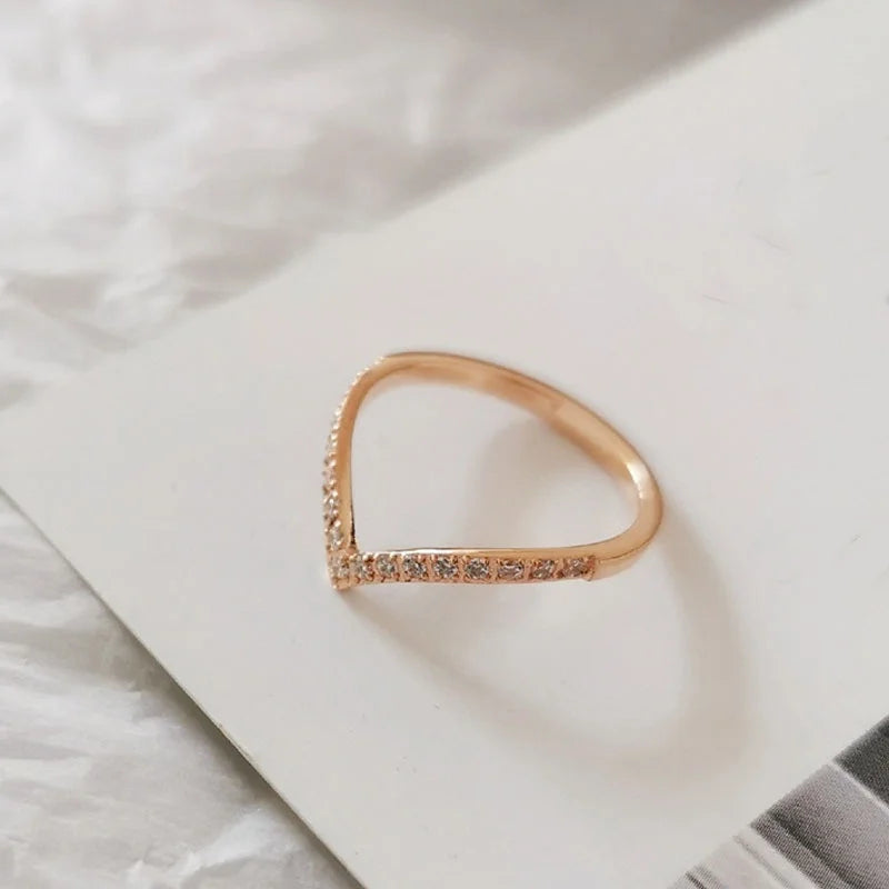 Women’s V-Shaped Crystal Fashion Ring – 2025 Jewelry