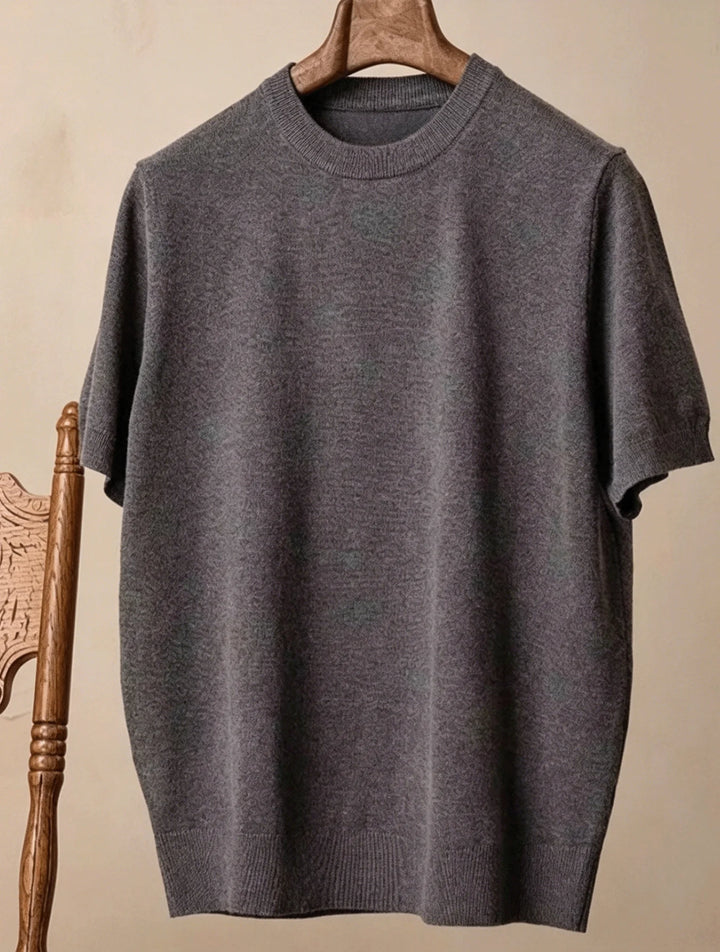 Men's short-sleeved shirts are suitable for the office, client visits, business meetings, city walks, dates, coffee shops, exhib