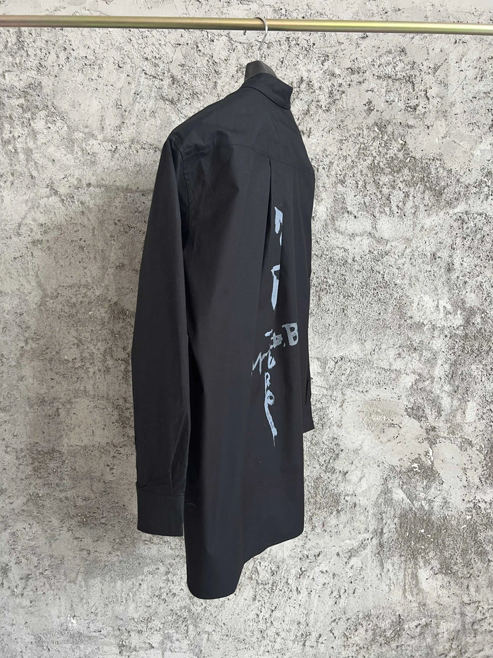 A simple long-sleeved single-breasted shirt with a double-layered collar, solid color and asymmetrical design