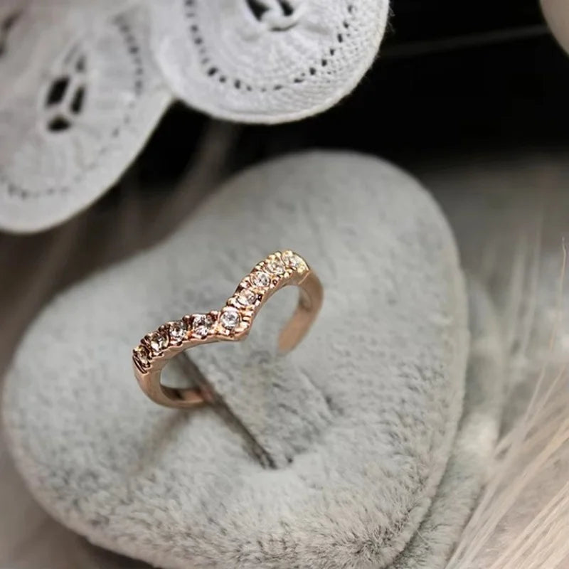 Women’s V-Shaped Crystal Fashion Ring – 2025 Jewelry