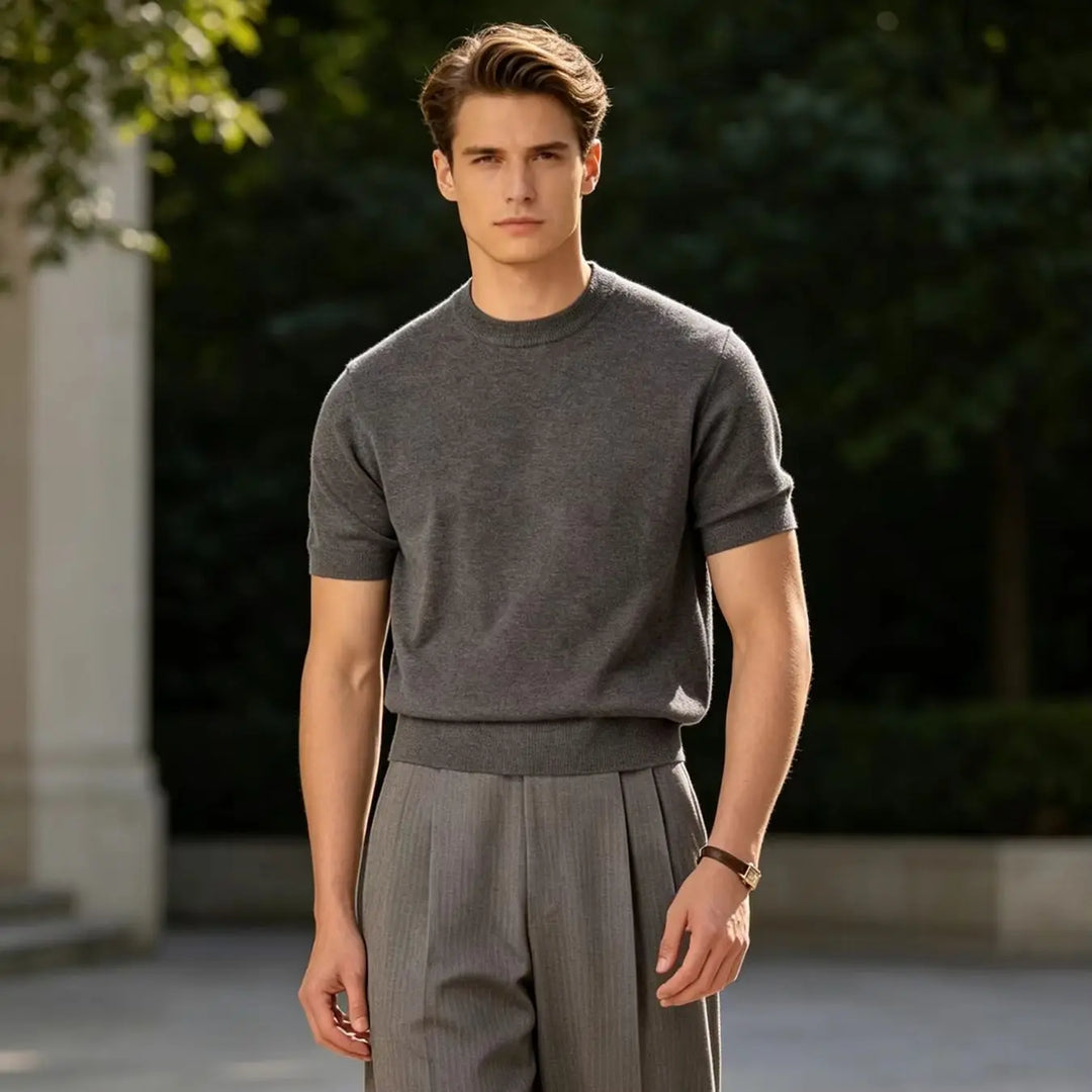 Men's short-sleeved shirts are suitable for the office, client visits, business meetings, city walks, dates, coffee shops, exhib